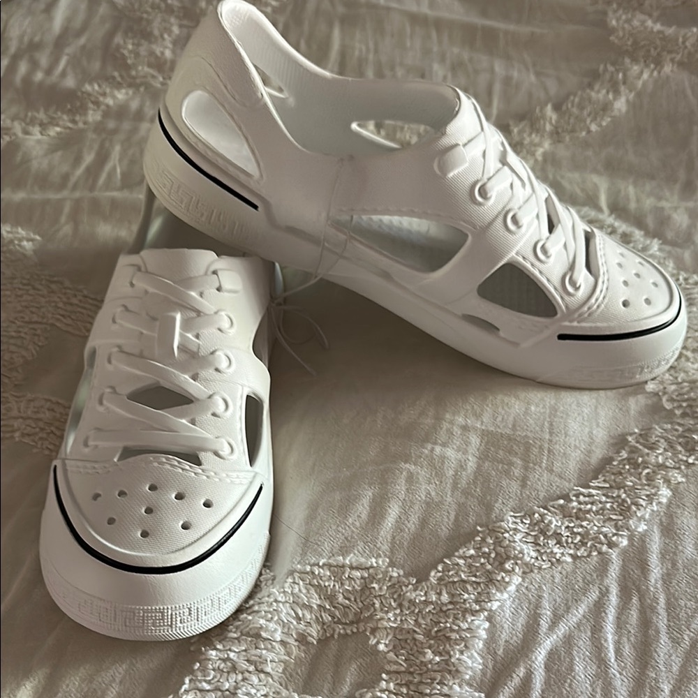 Women's White Casual Sneakers